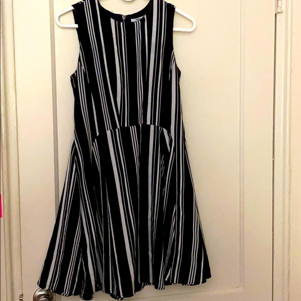 Bar 3 white and black stripe dress size: S
